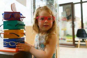 Making Eyewear Important to Kids: 4 Ways to Do It Right