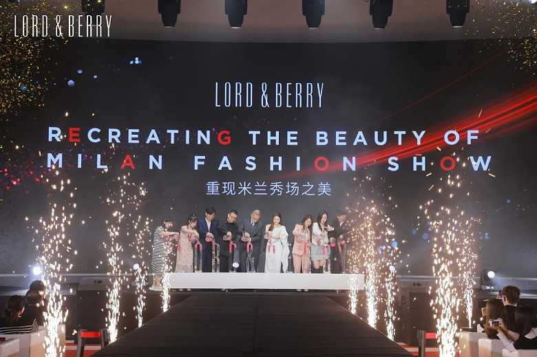 Paolo Blayer, Founder and CEO of LORD & BERRY and S’Young International team pouring colored pigments onto the brand logo, symbolizing LORD & BERRY 's gradual transformation from transparent to colorful